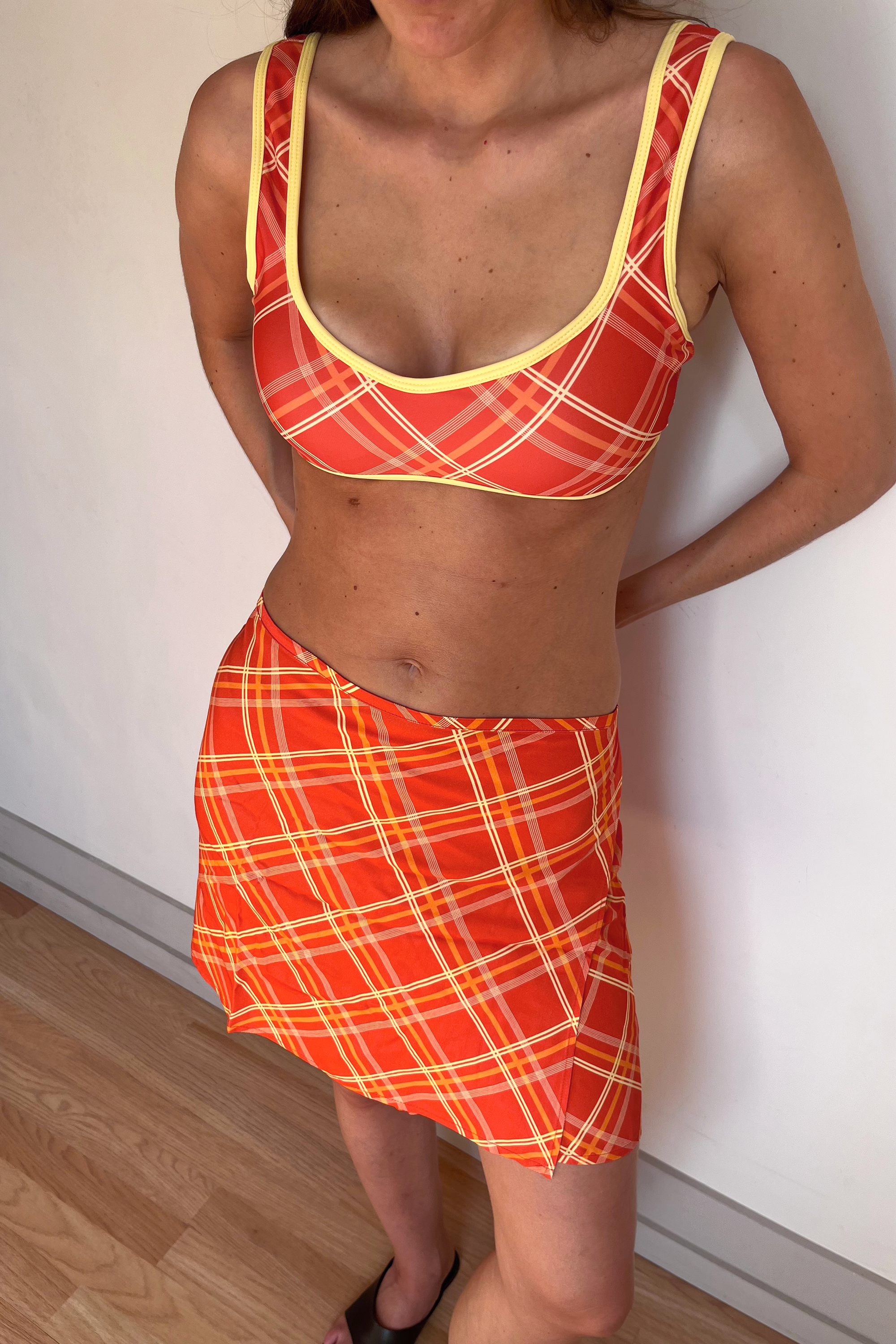 Pareo in orange tiles