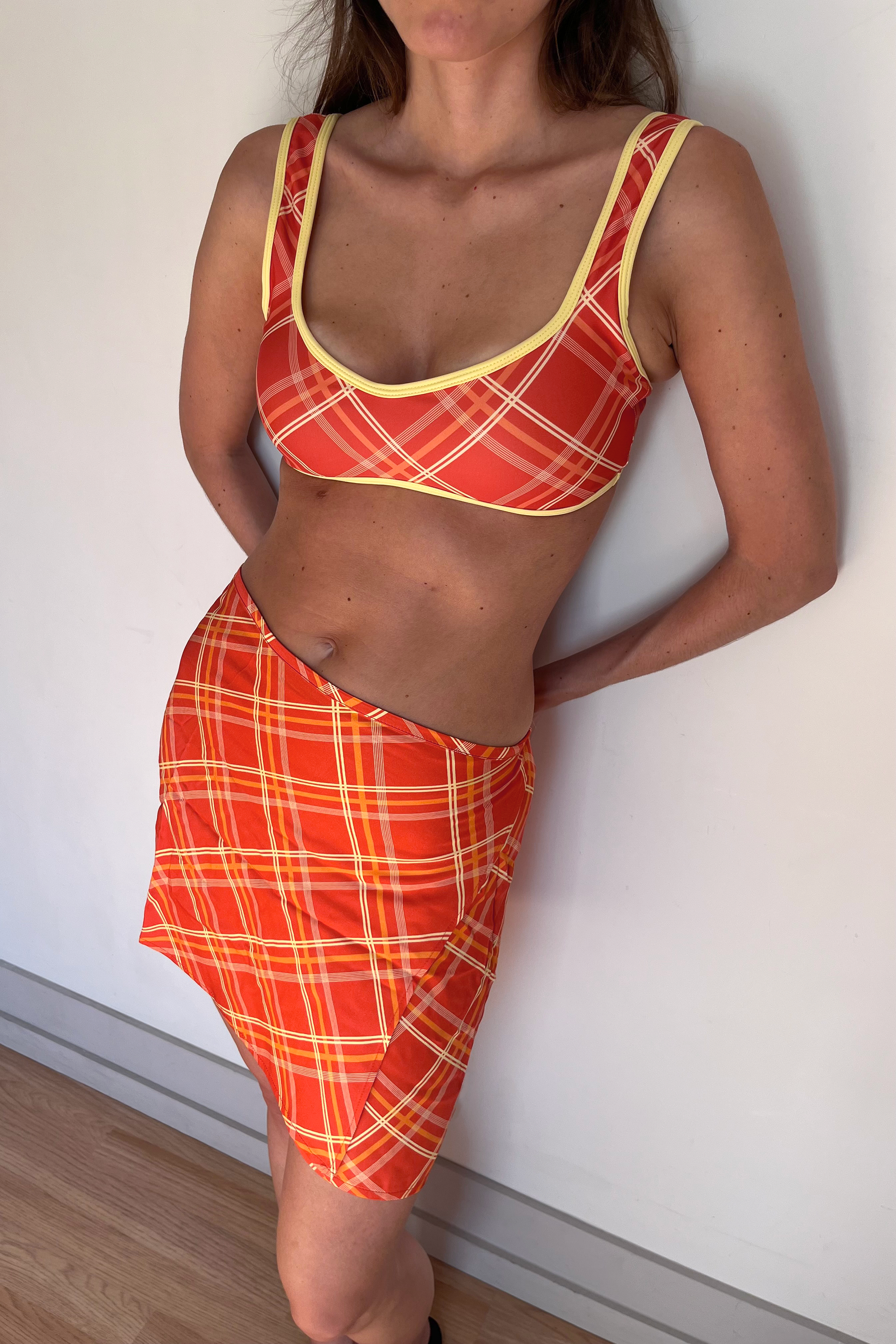 Pareo in orange tiles