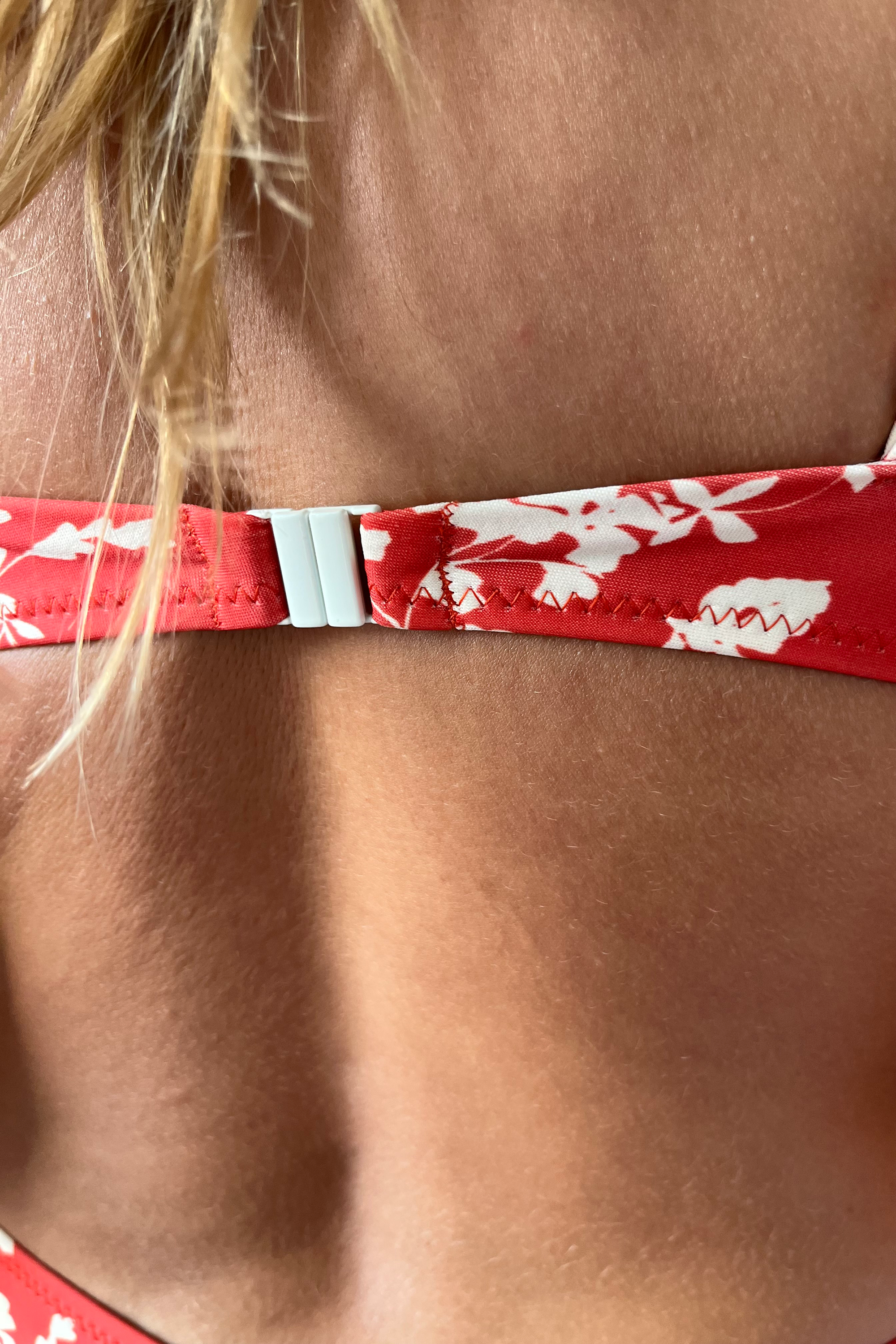 Alba Top in red blossom