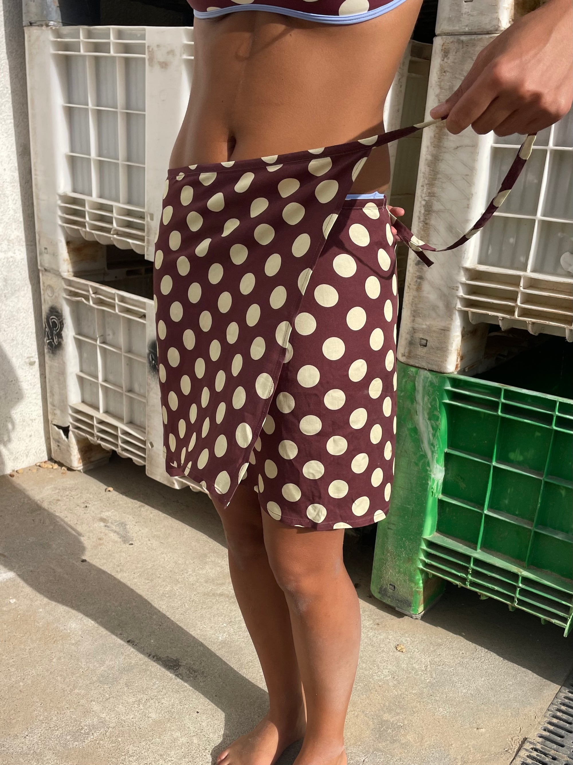 Pareo in yellow polka