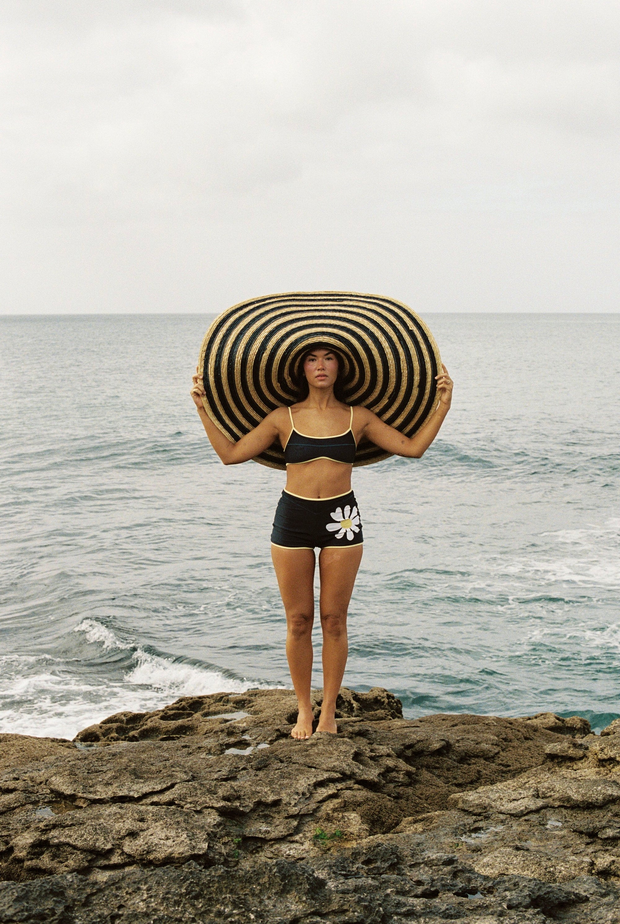Concha Shorts in Black