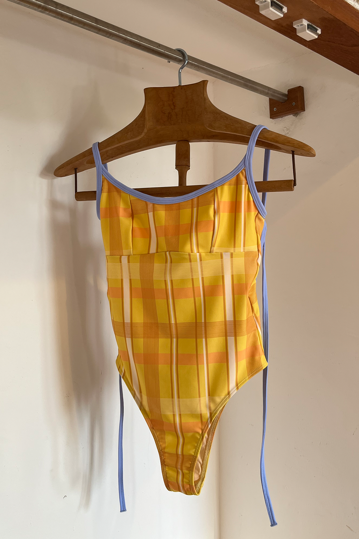 Lola in striped yellow