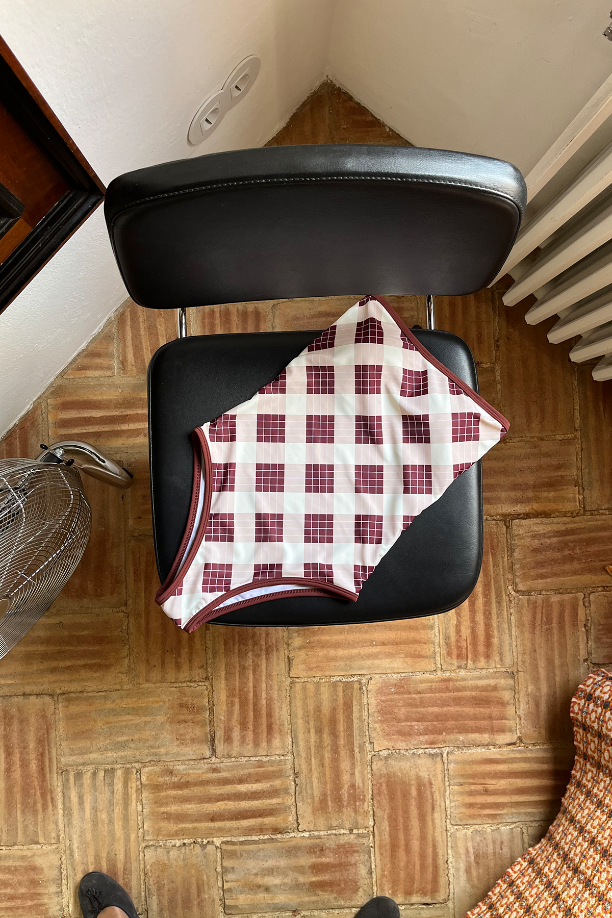 Olivia in checked brown